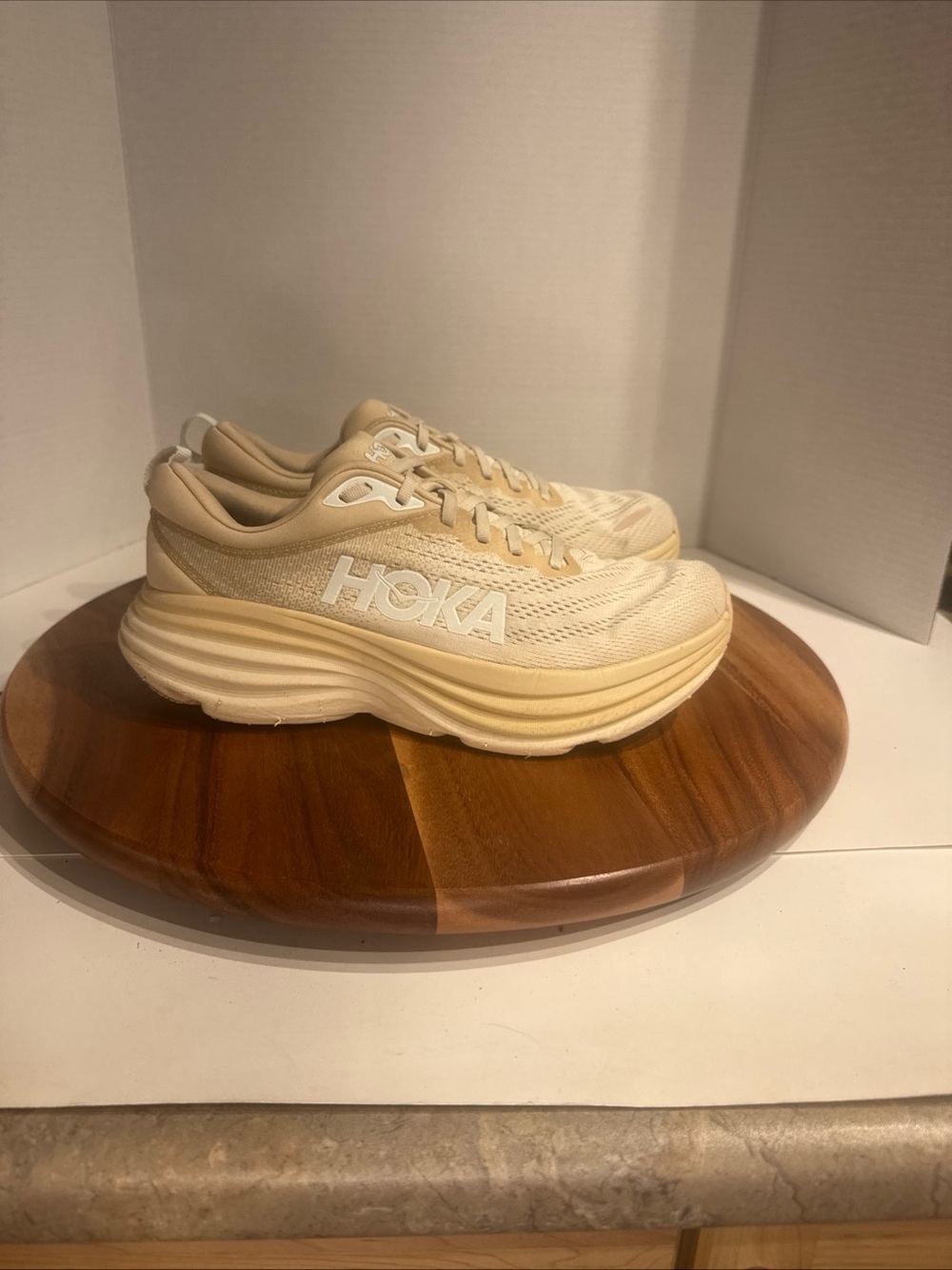 Hoka One Women Bondi 8 1127952-SSEG Running Sneakers Shift Sand/eggnog Sz 7.5B